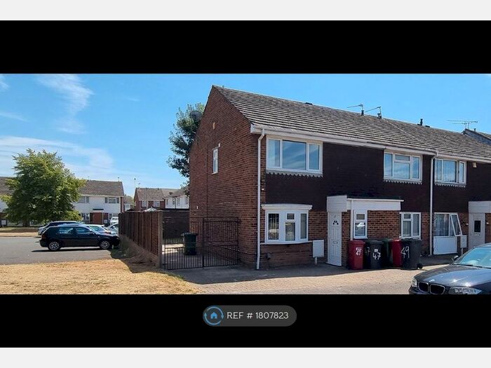 3 Bedroom End Of Terrace House To Rent In Severn Crescent, Slough, SL3