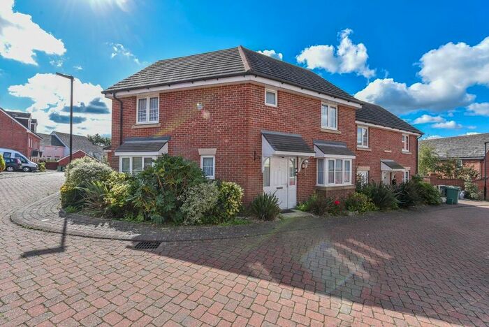 4 Bedroom Semi Detached House For Sale In Haven Close, East Cowes, PO32