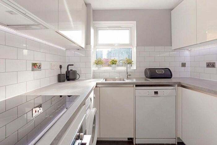 2 Bedroom Flat To Rent In Basevi Way, London, SE8