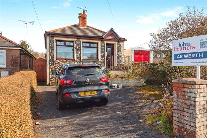 2 Bedroom Detached House For Sale In Heol Llanelli, Trimsaran, Kidwelly, Carmarthenshire, SA17