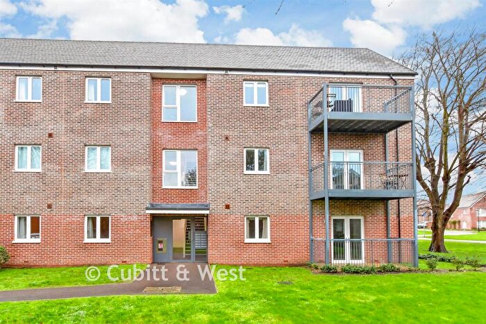 1 Bedroom Flat For Sale In Boundary Lane, Chichester, West Sussex, PO19