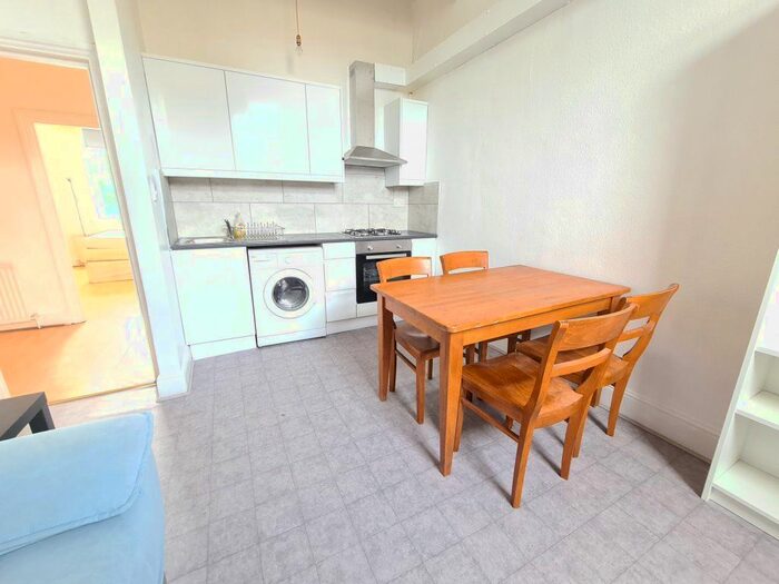 2 Bedroom Flat To Rent In Wightman Road, London, London, N8