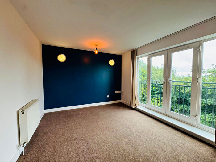 2 Bedroom Flat To Rent In Norland Moor View, Claremount Road, HX3