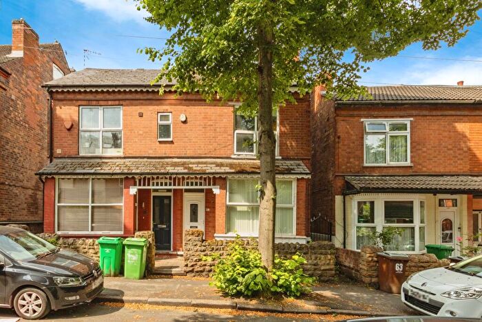 4 Bedroom Semi-Detached House For Sale In Derby Grove, Nottingham, NG7