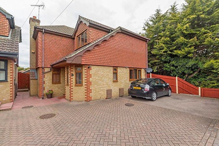 3 Bedroom Link Detached House To Rent In Station Road, Newington, Kent, ME9