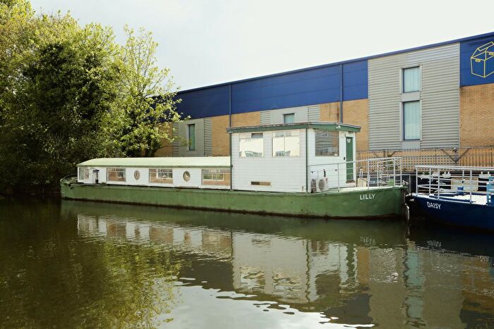 1 Bedroom Houseboat To Rent In Eagle Wharf Road, London, N1