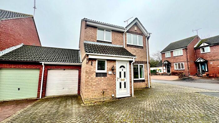 3 Bedroom Detached House To Rent In Olive Grove, Swindon, SN25