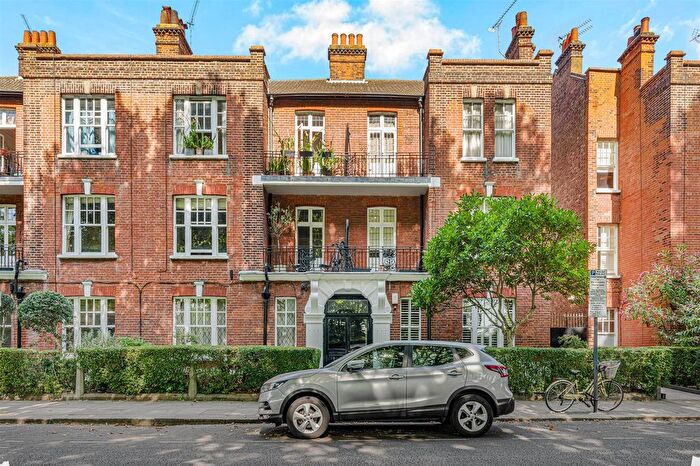 2 Bedroom Flat For Sale In Bishops Park Road, Fulham, SW6