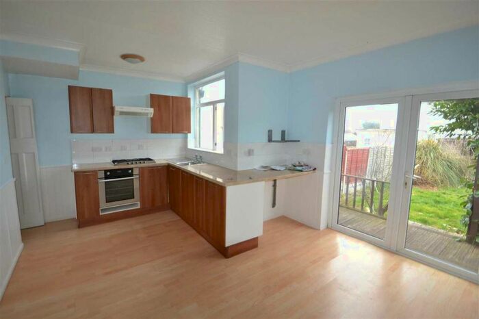 3 Bedroom End Of Terrace House To Rent In New North Road, Ilford, IG6
