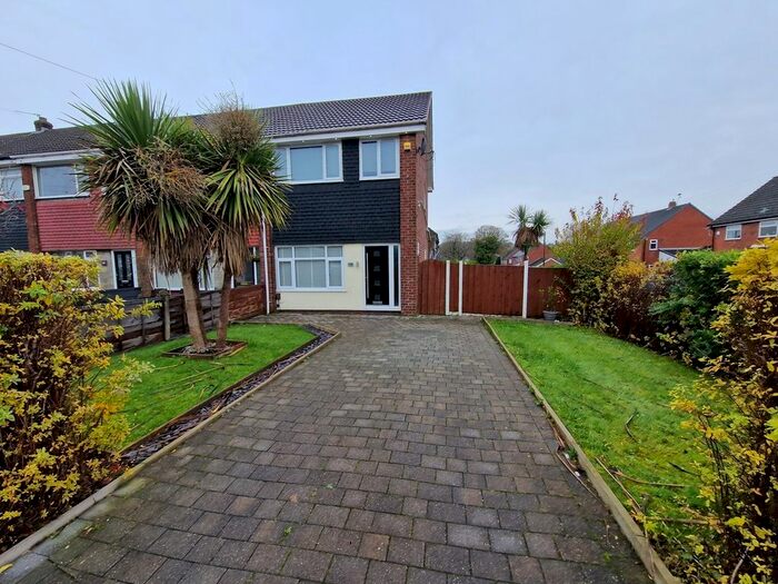 3 Bedroom Property To Rent In Turner Bridge Road, Bolton, BL2