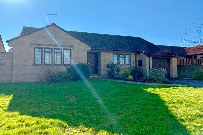 3 Bedroom Detached Bungalow To Rent In Hawthorn Avenue, Gillingham, SP8