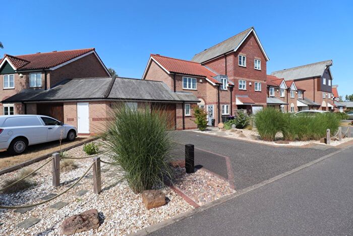 3 Bedroom Semi-Detached House For Sale In Park Lane, Burton Waters, LN1