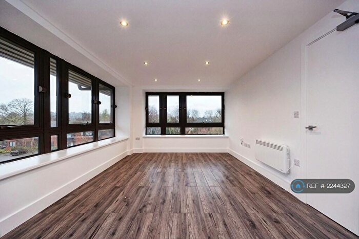 2 Bedroom Flat To Rent In Thornbrook House, Godalming, GU7