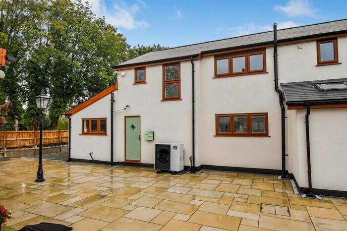 3 Bedroom Semi-Detached House To Rent In Great Moss Road, Tyldesley, M29