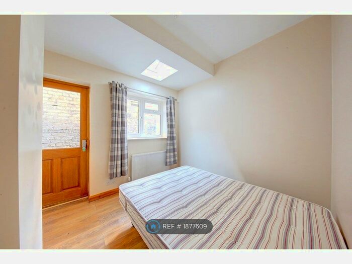 5 Bedroom Semi-Detached House To Rent In Canbury Park Road, Kingston Upon Thames, KT2