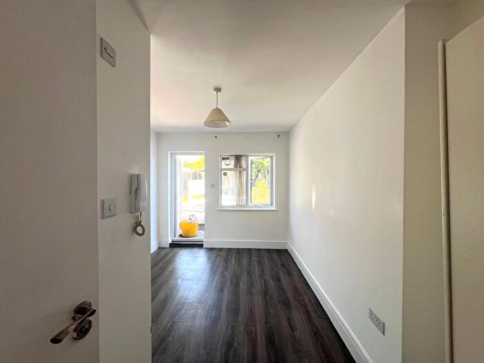 5 Bedroom Semi Detached House To Rent In Peel Road, Wealdstone, Harrow, HA3