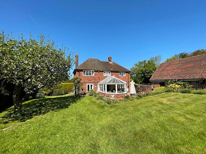 4 Bedroom Detached House For Sale In Petworth Road, Chiddingfold, GU8