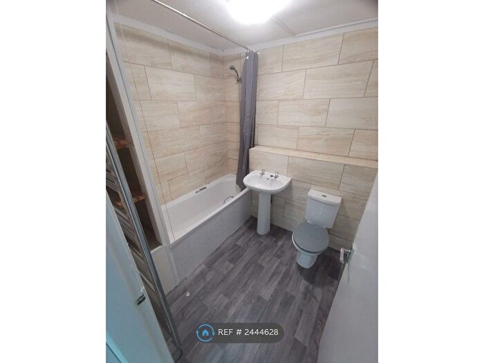 4 Bedroom Terraced House To Rent In Queens Park, Holyhead, LL65