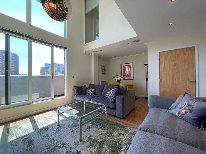 3 Bedroom Flat For Sale In Kingscote Way, Brighton, BN1