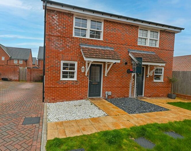 2 Bedroom Semi Detached House For Sale In Pakenham Road, Waterlooville, PO7