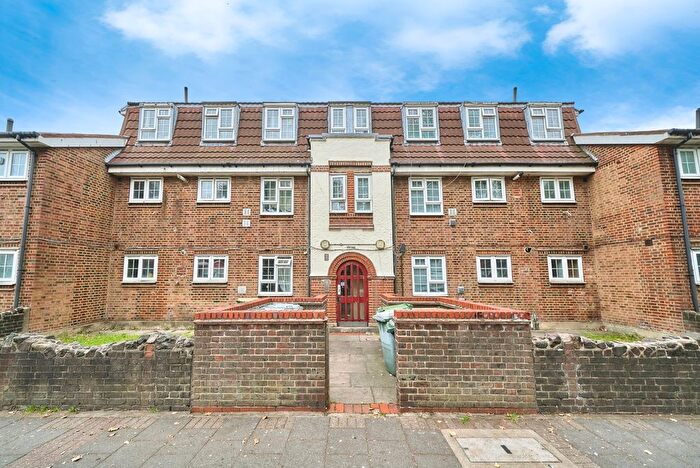 2 Bedroom Flat For Sale In Prince Regent Lane, London, E13