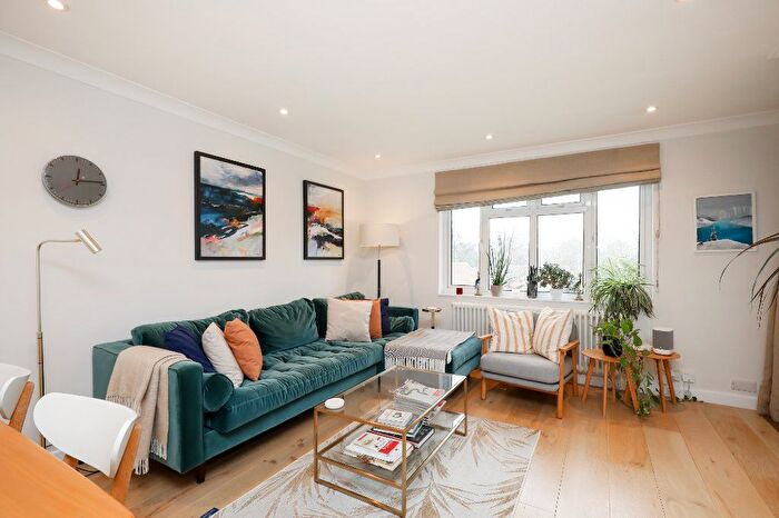 3 Bedroom Flat To Rent In Sycamore Road, Wimbledon Common, SW19