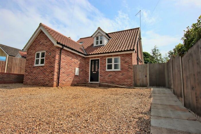 3 Bedroom Chalet To Rent In Howland Close, Fakenham, NR21