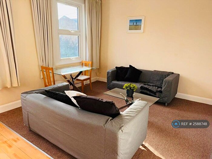 2 Bedroom Flat To Rent In Harbut Road, London, SW11