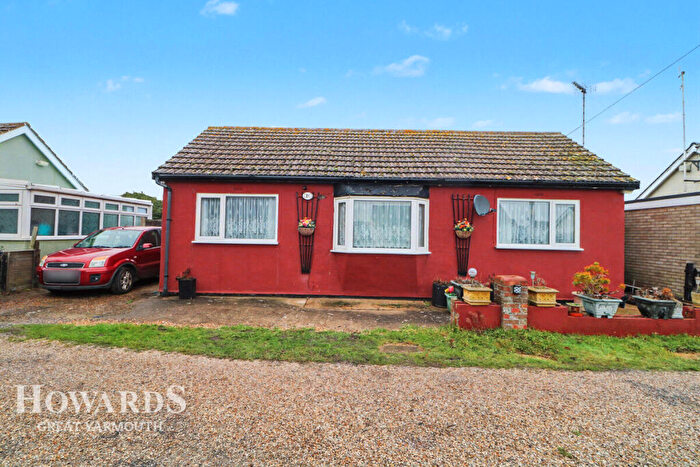 2 Bedroom Detached Bungalow For Sale In Four Acres Estate, Hemsby, NR29