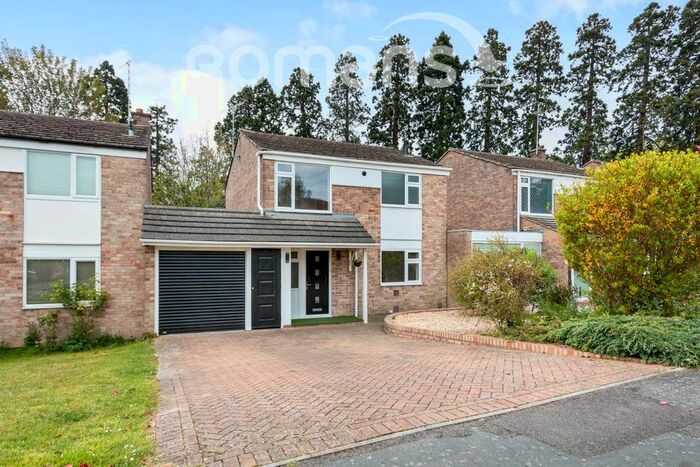 4 Bedroom Link Detached House To Rent In Holly Hedge Road, Frimley, Camberley, GU16