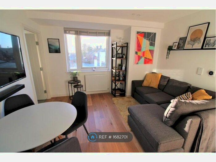 1 Bedroom Flat To Rent In Warren Road, Cheadle, SK8