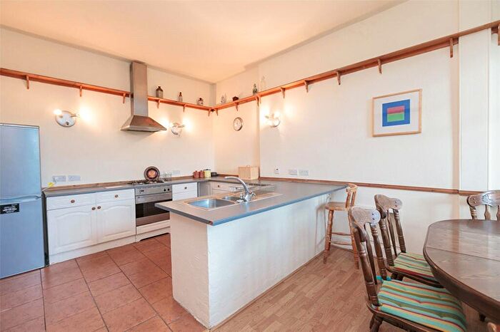 2 Bedroom Flat To Rent In Lanark Road West, Edinburgh, EH14