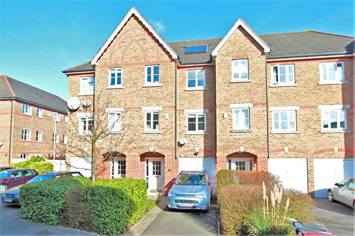 4 Bedroom Town House To Rent In Cintra Close, Reading, RG2