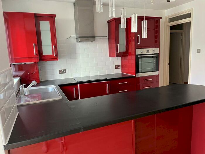 2 Bedroom Apartment To Rent In Dingwall Road, Croydon, CR0