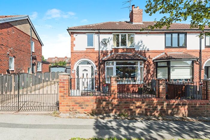 3 Bedroom Semi-Detached House For Sale In Carleton Crest, Pontefract, WF8