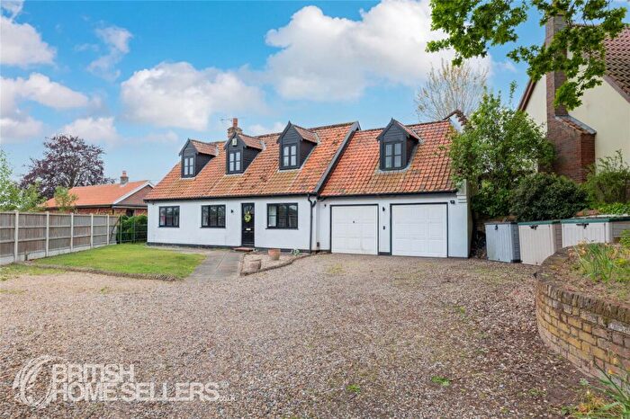 4 Bedroom Detached House For Sale In Crostwick Lane, Spixworth, Norwich, Norfolk, NR10