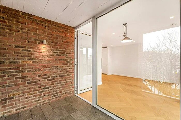 2 Bedroom Flat To Rent In Mapple Path, London, E5