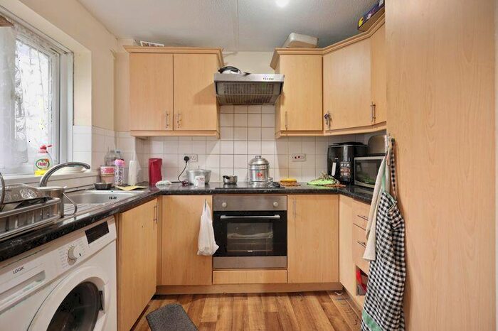 1 Bedroom Flat For Sale In Blenheim Road, Harrow, HA2