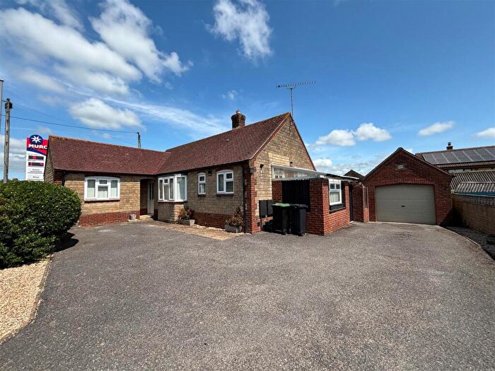 2 Bedroom Detached Bungalow For Sale In Thornhill Road, Stalbridge, Sturminster Newton, DT10
