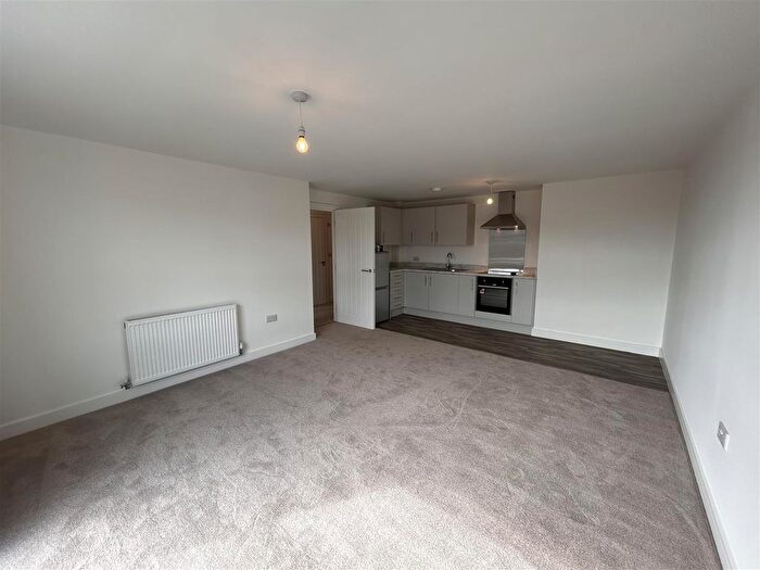 2 Bedroom Flat To Rent In Chadwick Court, Manygates Lane, Wakefield, WF1