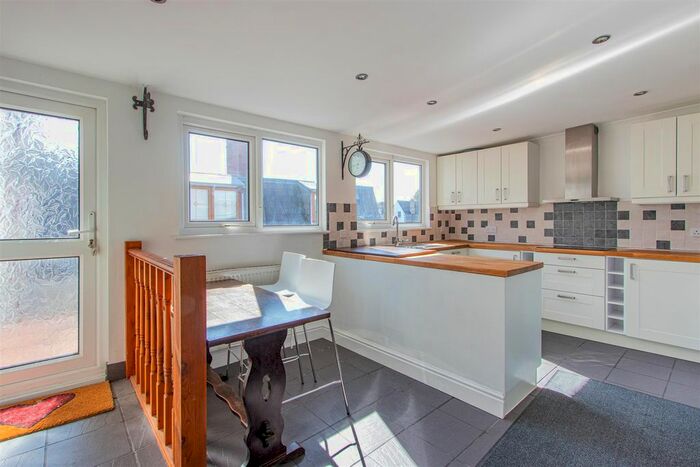 2 Bedroom Flat To Rent In Cathedral Road, Pontcanna, Cardiff, CF11