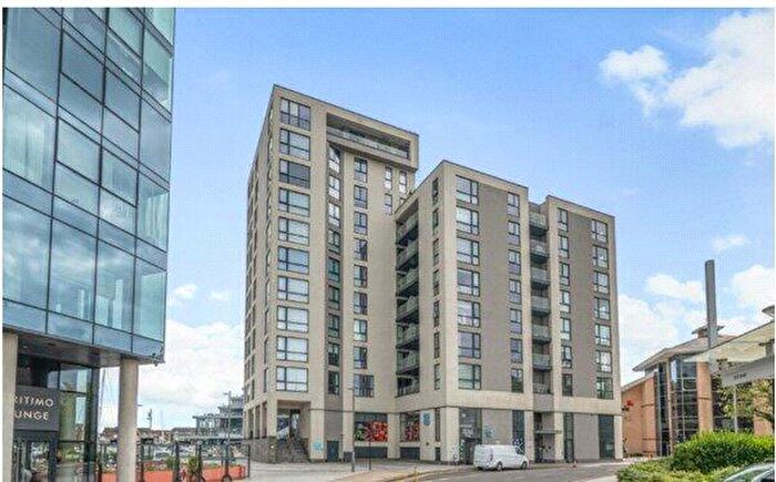 2 Bedroom Apartment For Sale In Maritime Walk, Ocean Village, Southampton, SO14