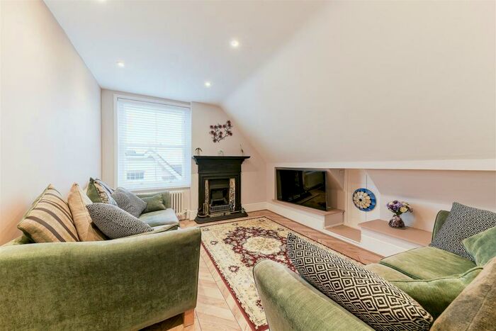 1 Bedroom Apartment To Rent In Yorke Road, Reigate, RH2