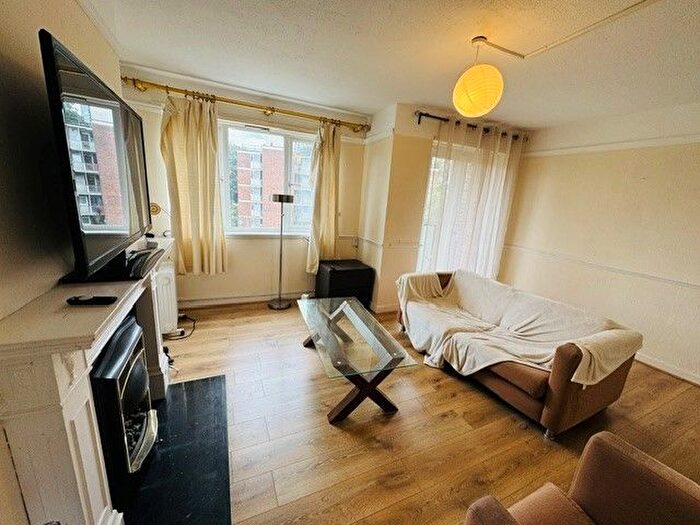 3 Bedroom Flat To Rent In Shaftesbury Court, Shaftesbury Street, London, N1