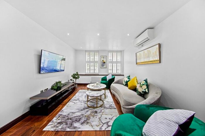 3 Bedroom Flat To Rent In Great Cumberland Place, London, W1H