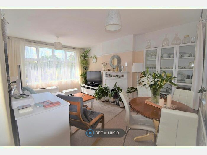 2 Bedroom Maisonette To Rent In Priory Road, Hampton, TW12