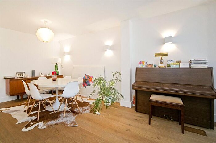 2 Bedroom Apartment To Rent In Highbury Hill, Highbury, London, N5