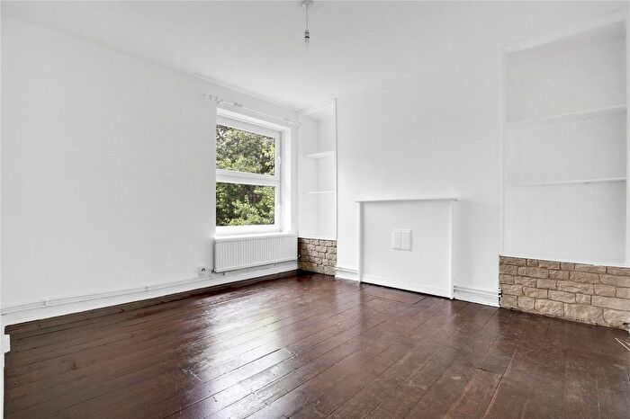 2 Bedroom Flat To Rent In Maitland House, Bishops Way, London, E2