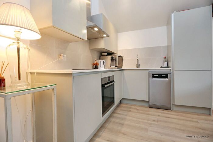 2 Bedroom Flat To Rent In Bishops Waltham, Southampton, SO32