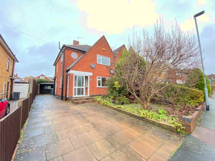 3 Bedroom Semi-Detached House To Rent In Langdale Avenue, Loughborough, Leicestershire, LE11